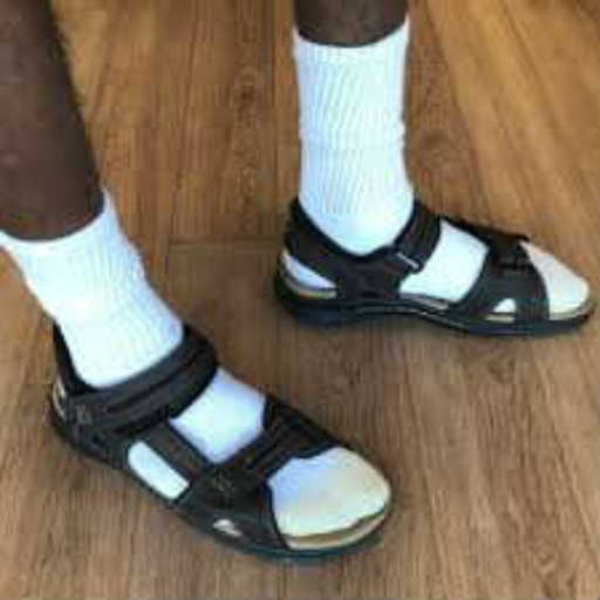 MY SNEAKS REMIX (REMIX)
