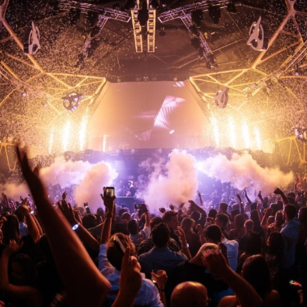 go to the dance floor