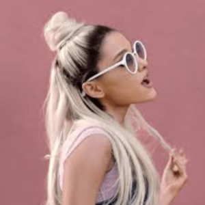 ari_grande_aribaequeen